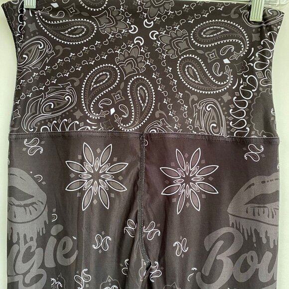 Bougie Boutique Women’s Leggings Size XXL 2XL Black White Paisley Print Spellout - Picture 7 of 8